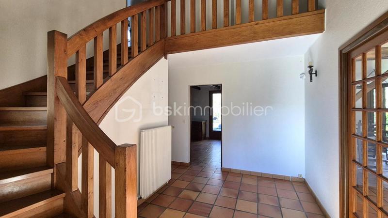 Maison traditionnelle - 201 m² - 7 pièces