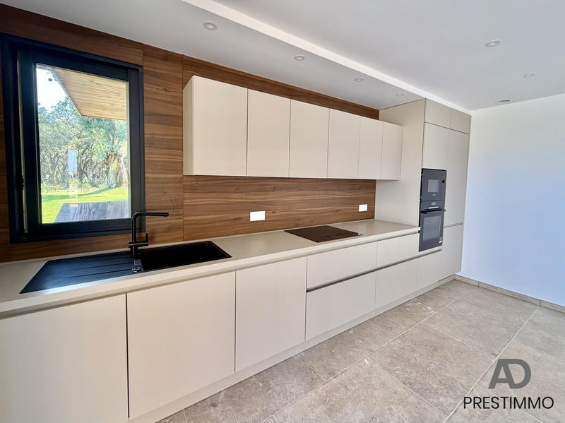 Villa - 250 m² - 6 pièces