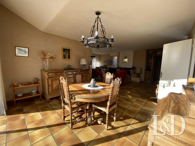 Maison - 155 m² - 8 pièces