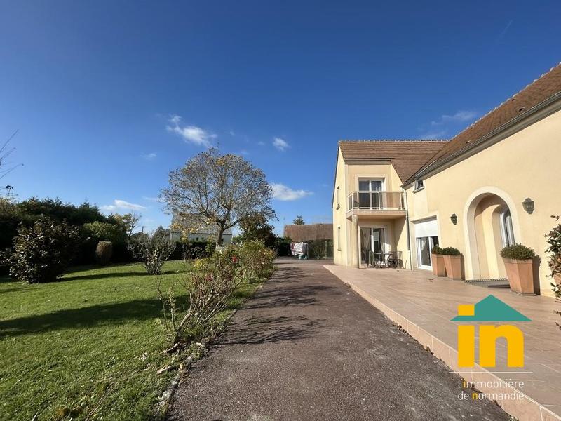 Maison - 284 m² - 8 pièces