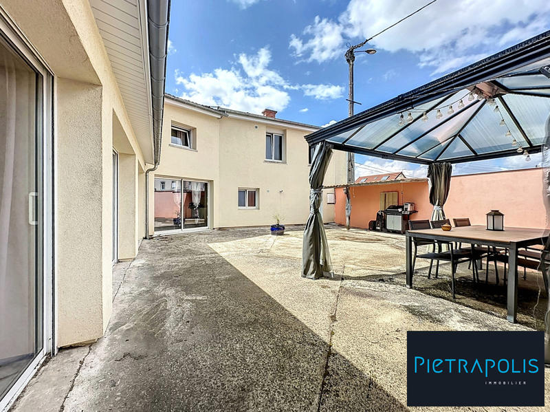 Maison - 380 m² - 6 pièces