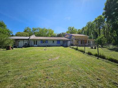 Maison - 250 m² - 10 pièces