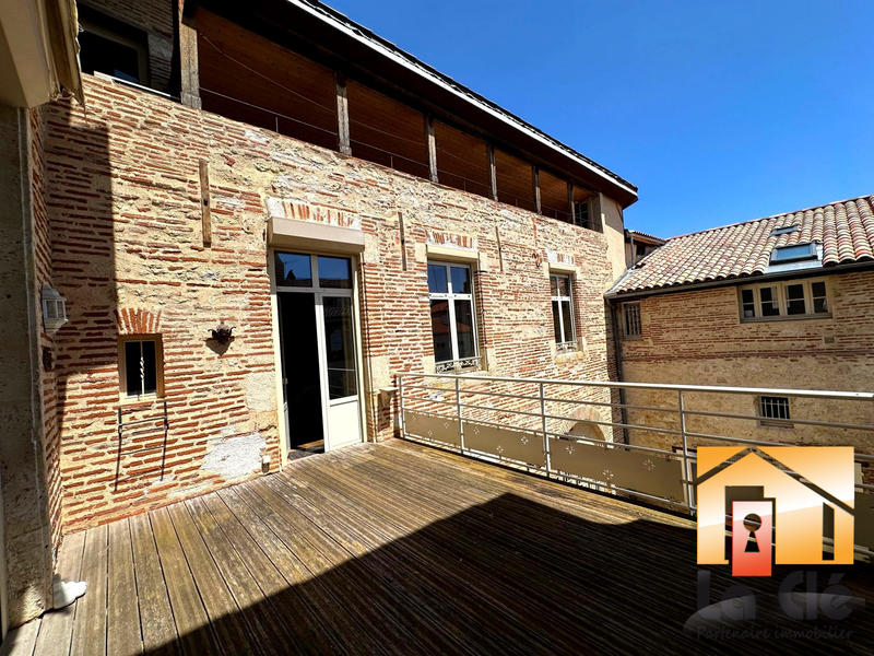 Maison - 410 m² - 10 pièces