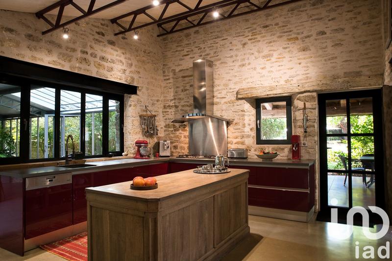 Maison - 460 m² - 10 pièces