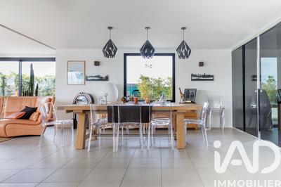 Maison - 290 m² - 9 pièces