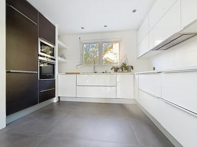 Maison - 180 m² - 8 pièces