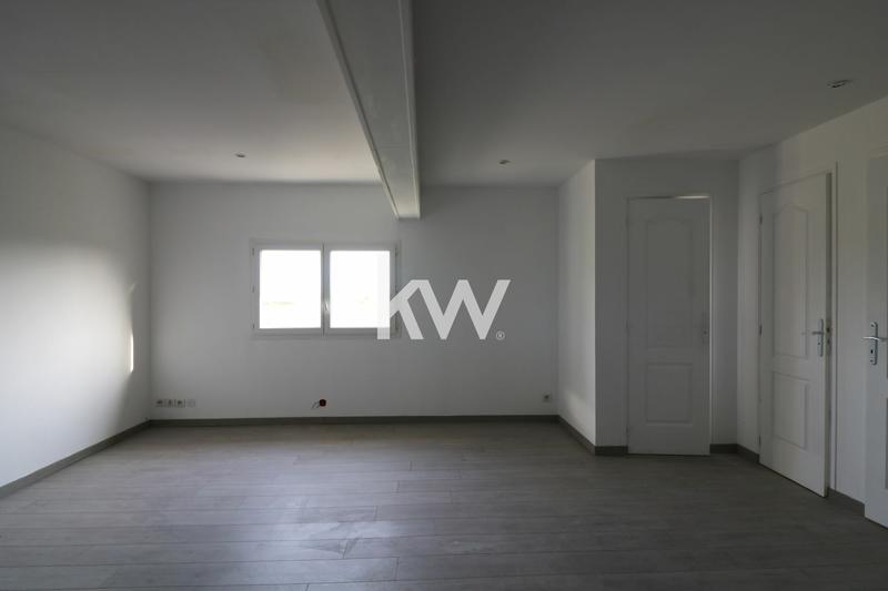 Maison - 230 m² - 6 pièces