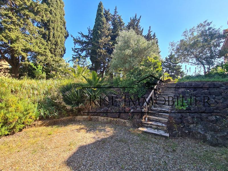 Villa - 245 m² - 9 pièces