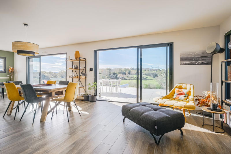 Villa - 198 m² - 8 pièces