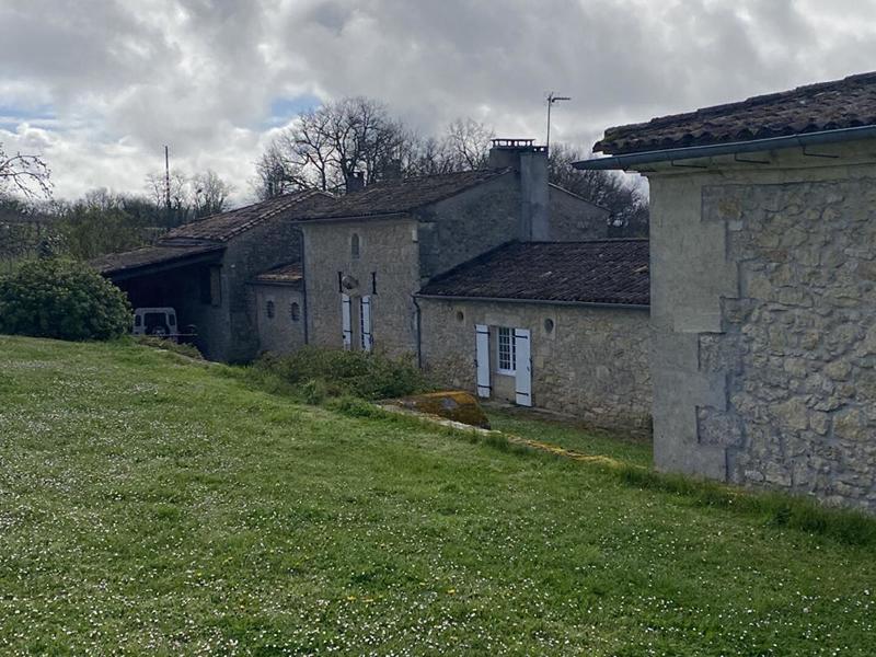 Demeure - 230 m² - 6 pièces