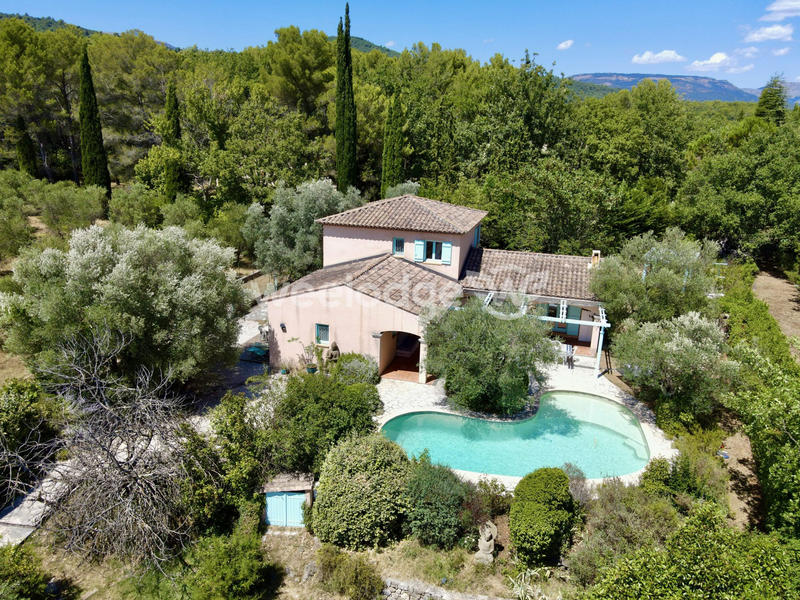 Maison - 187 m² - 6 pièces