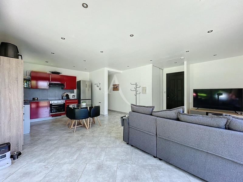 Maison - 225 m² - 8 pièces