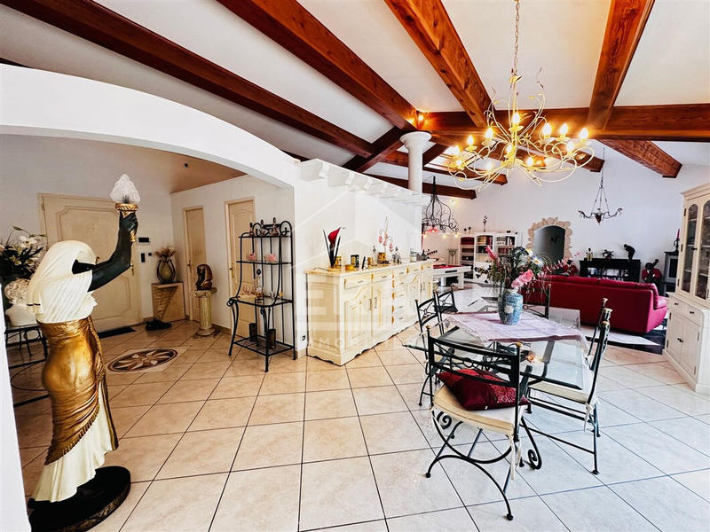 Maison - 205 m² - 4 pièces