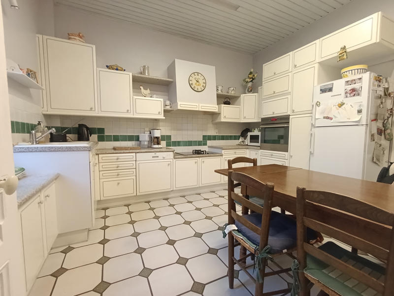 Maison - 242 m² - 9 pièces