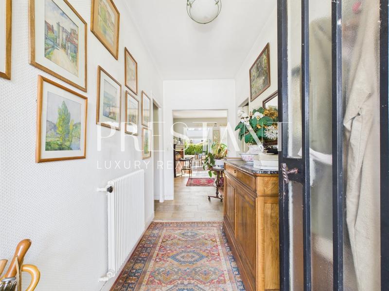 Maison - 200 m² - 8 pièces