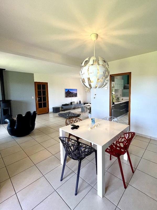 Maison - 215 m² - 6 pièces