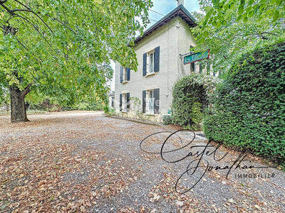 Maison - 460 m² - 8 pièces