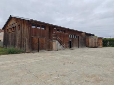Local d'activité / Entrepôt - 180 m² - 6 pièces