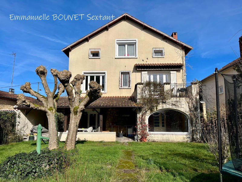 Maison - 209 m² - 9 pièces