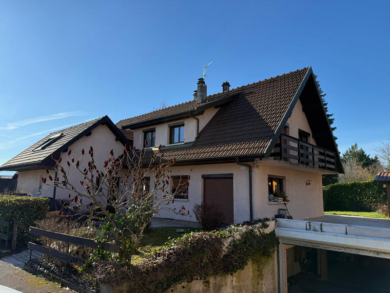 Maison - 243 m² - 9 pièces