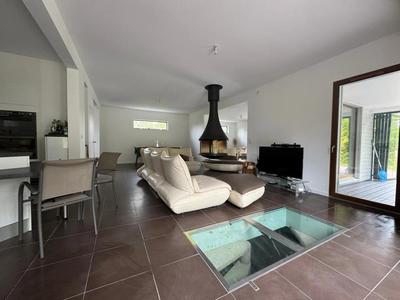 Maison - 210 m² - 7 pièces