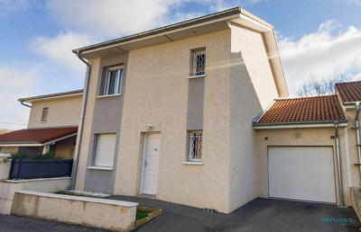 Maison - 90 m² - 4 pièces