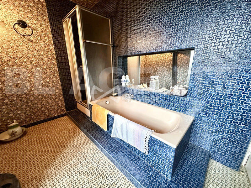 Maison - 206 m² - 8 pièces