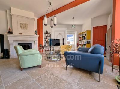 Demeure - 270 m² - 9 pièces