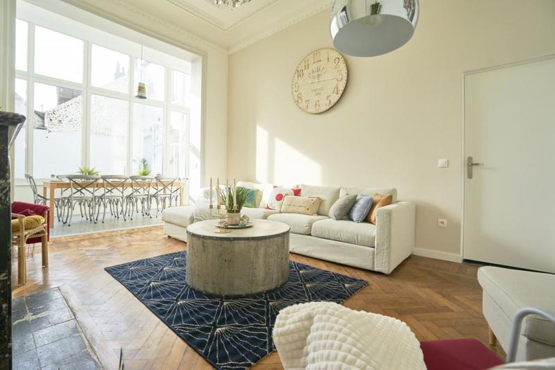 Maison - 233 m² - 11 pièces