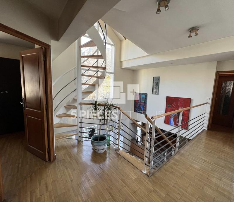 Maison - 200 m² - 7 pièces