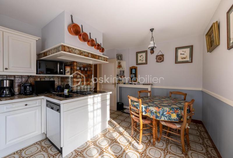 Maison - 186 m² - 7 pièces