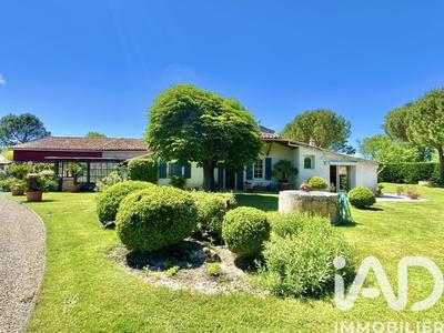 Maison - 230 m² - 8 pièces