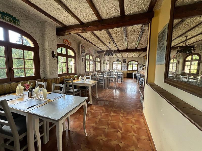 Appartement - 1 800 m² - 25 pièces