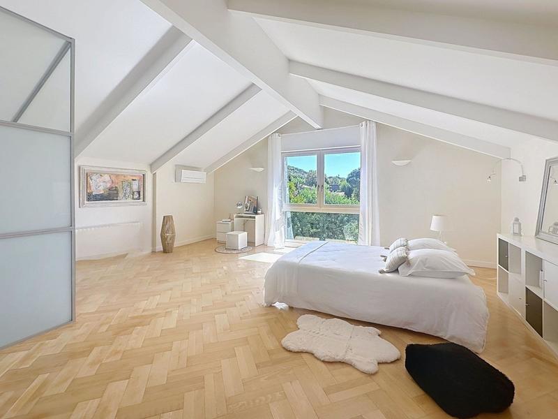 Maison - 271 m² - 9 pièces