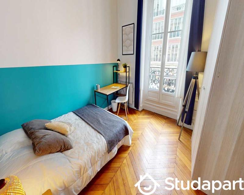 Chambre - 120 m² - 1 pièce