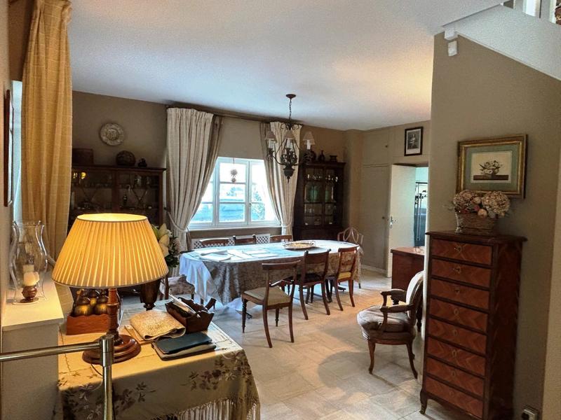 Maison - 275 m² - 12 pièces