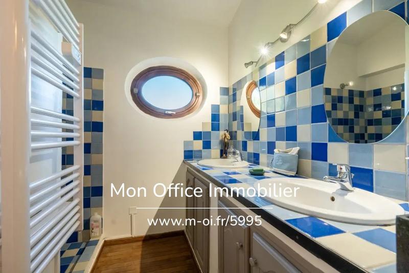 Maison - 224 m² - 7 pièces