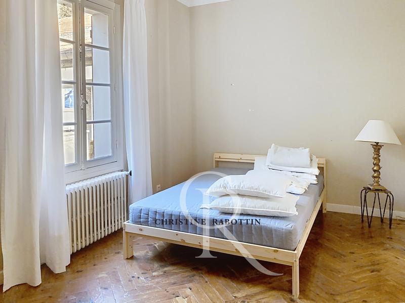 Maison - 285 m² - 10 pièces