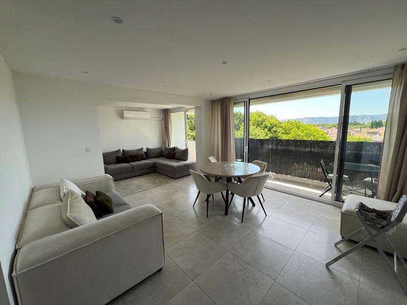 Appartement - 92 m² - 5 pièces