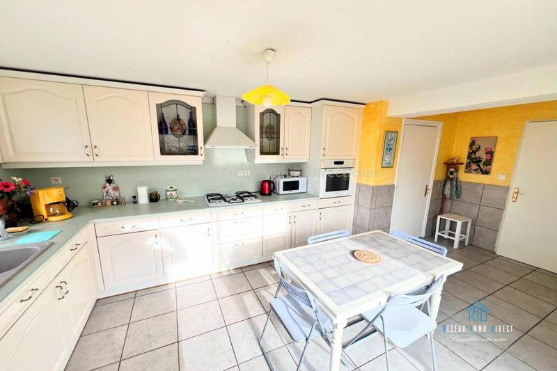 Maison traditionnelle - 222 m² - 7 pièces