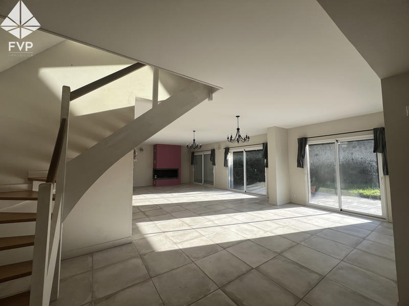 Maison de village - 316 m² - 11 pièces