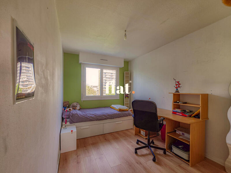 Appartement - 100 m² - 6 pièces