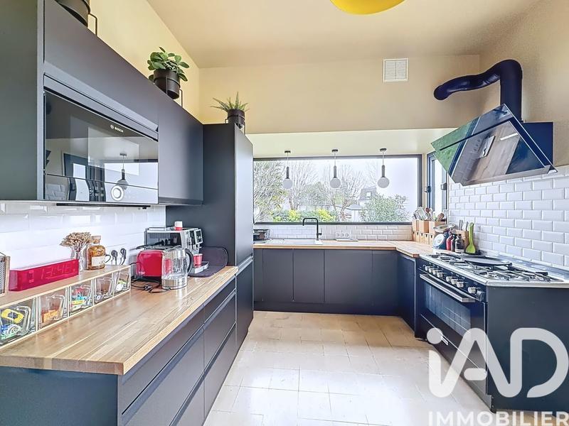 Maison - 233 m² - 8 pièces