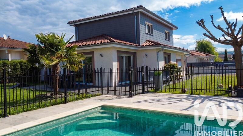 Maison - 163 m² - 10 pièces