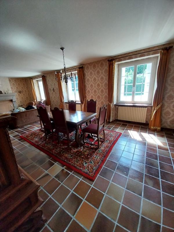 Maison traditionnelle - 197 m² - 9 pièces