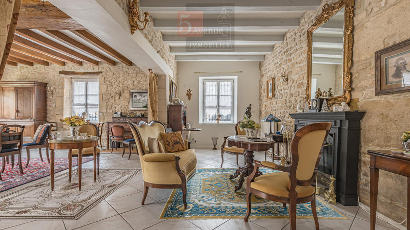 Maison - 290 m² - 8 pièces