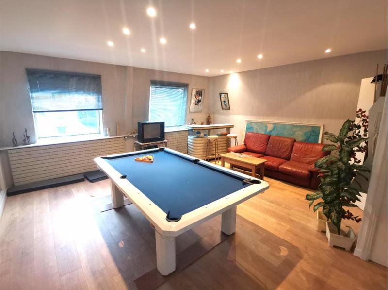 Pavillon - 202 m² - 9 pièces