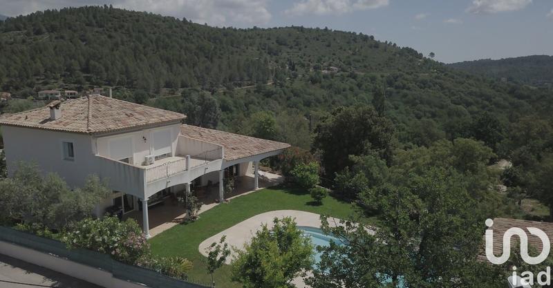 Maison - 256 m² - 8 pièces