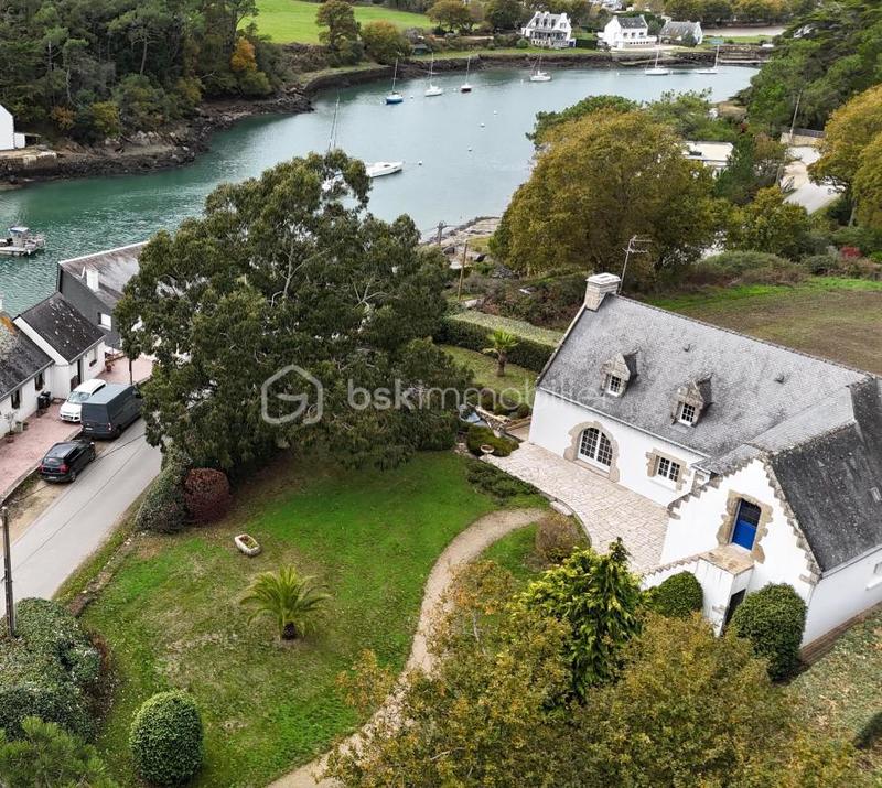 Demeure - 211 m² - 8 pièces