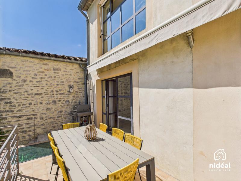 Maison - 216 m² - 8 pièces